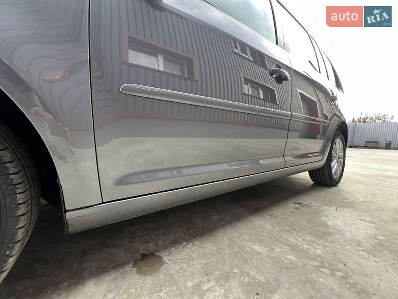 Минивэн Volkswagen Touran 2007 в Лубнах