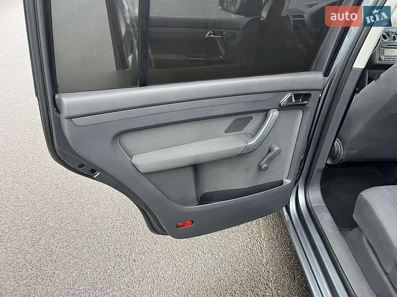 Минивэн Volkswagen Touran 2006 в Луцке фото 12 Минивэн Volkswagen Touran 2006 в Луцке