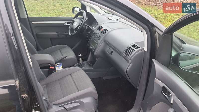 Минивэн Volkswagen Touran 2006 в Ровно