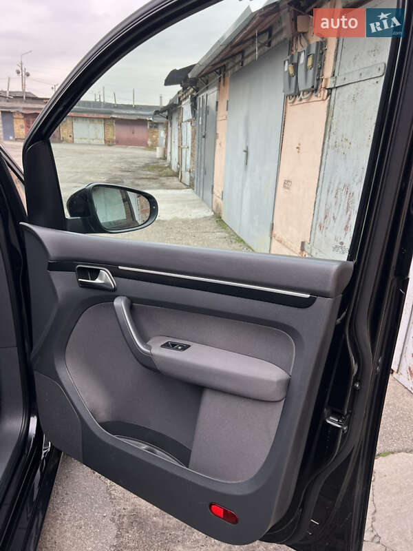 Мінівен Volkswagen Touran 2014 в Києві