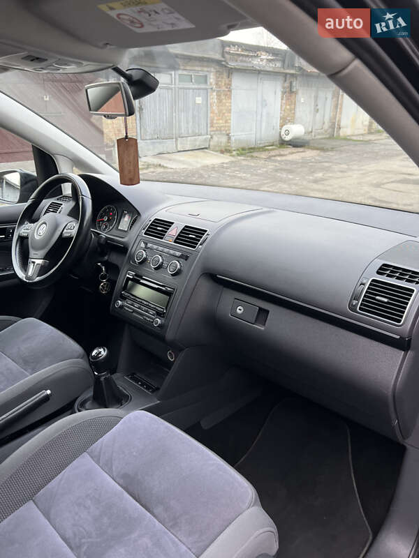 Мінівен Volkswagen Touran 2014 в Києві