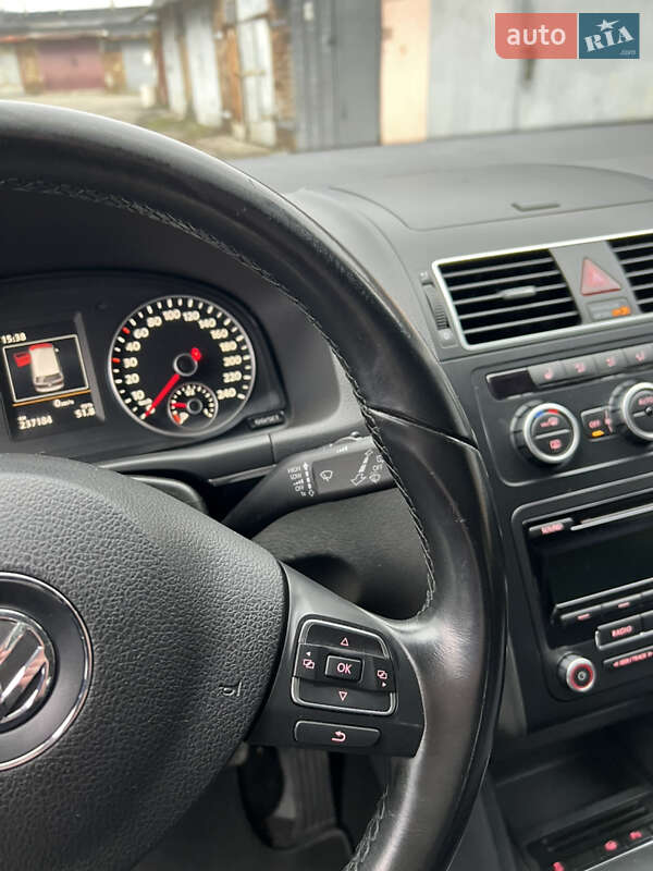 Мінівен Volkswagen Touran 2014 в Києві