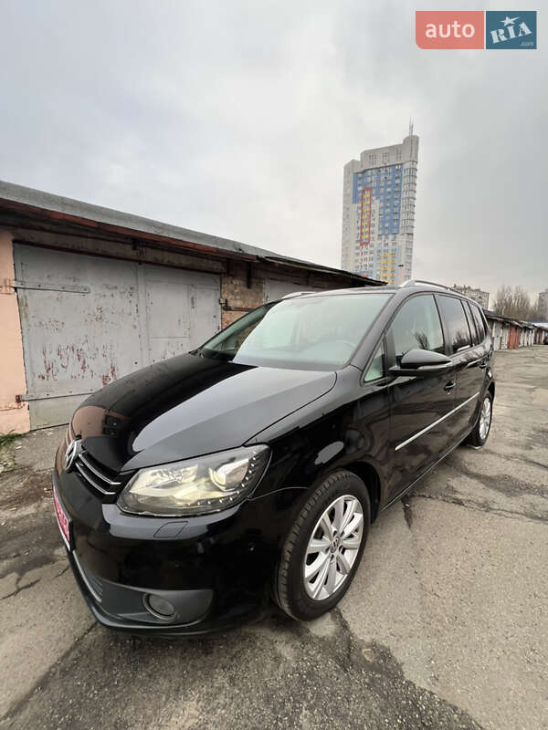 Мінівен Volkswagen Touran 2014 в Києві