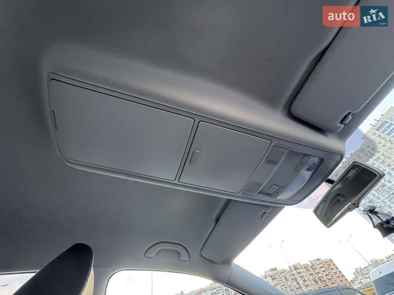 Минивэн Volkswagen Touran 2012 в Киеве