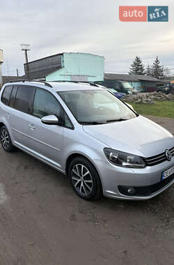 Минивэн Volkswagen Touran 2012 в Кельменцах