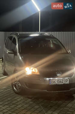 Мінівен Volkswagen Touran 2007 в Рівному