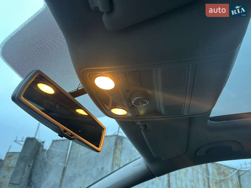 Мінівен Volkswagen Touran 2012 в Мукачевому