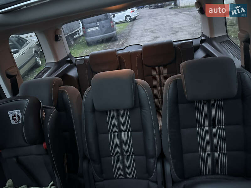 Мінівен Volkswagen Touran 2012 в Мукачевому