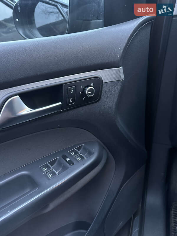 Мінівен Volkswagen Touran 2012 в Мукачевому