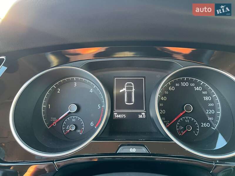 Микровэн Volkswagen Touran 2018 в Ужгороде