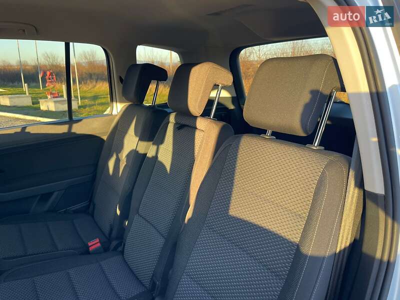 Микровэн Volkswagen Touran 2018 в Ужгороде