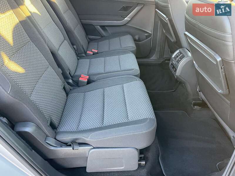 Микровэн Volkswagen Touran 2018 в Ужгороде