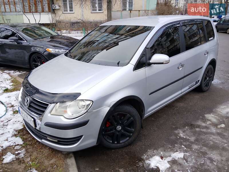 Минивэн Volkswagen Touran 2007 в Киеве