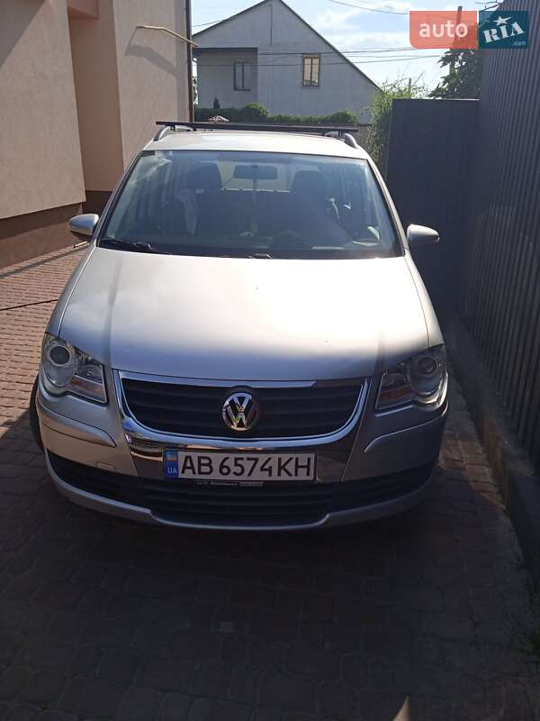 Минивэн Volkswagen Touran 2010 в Виннице