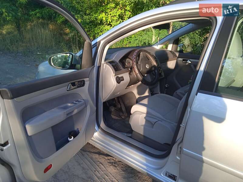 Минивэн Volkswagen Touran 2010 в Виннице