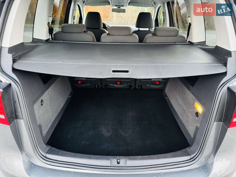 Мінівен Volkswagen Touran 2012 в Здолбуніві