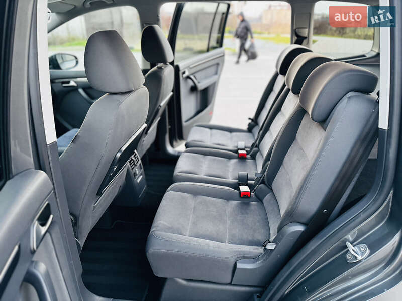 Мінівен Volkswagen Touran 2012 в Здолбуніві