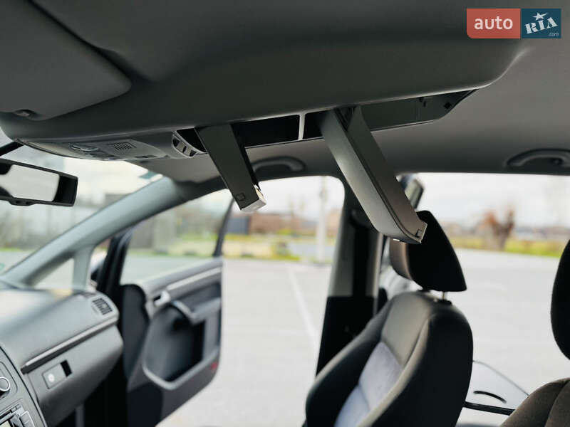 Мінівен Volkswagen Touran 2012 в Здолбуніві