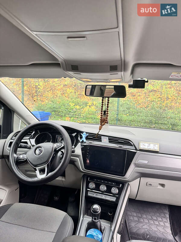 Мінівен Volkswagen Touran 2015 в Києві фото 15 Мінівен Volkswagen Touran 2015 в Києві