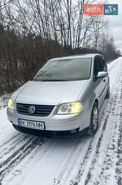 Минивэн Volkswagen Touran 2004 в Рокитном