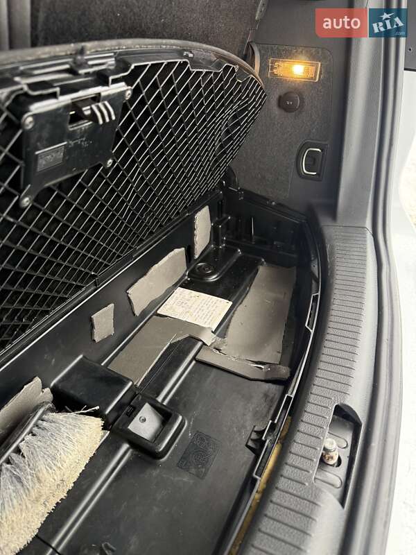 Мінівен Volkswagen Touran 2012 в Сумах