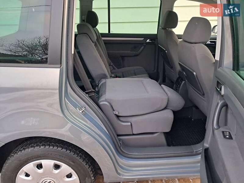 Минивэн Volkswagen Touran 2006 в Могилев-Подольске фото 60 Минивэн Volkswagen Touran 2006 в Могилев-Подольске