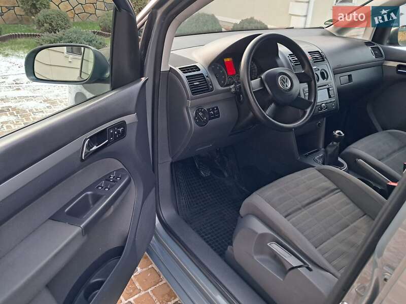 Минивэн Volkswagen Touran 2006 в Могилев-Подольске фото 73 Минивэн Volkswagen Touran 2006 в Могилев-Подольске