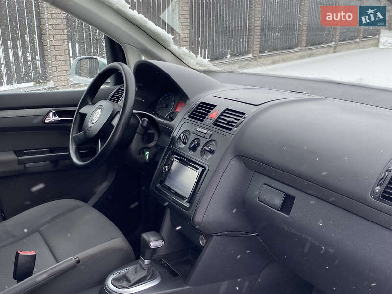 Минивэн Volkswagen Touran 2005 в Вознесенске
