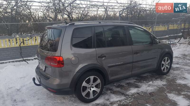 Минивэн Volkswagen Touran 2011 в Хотине