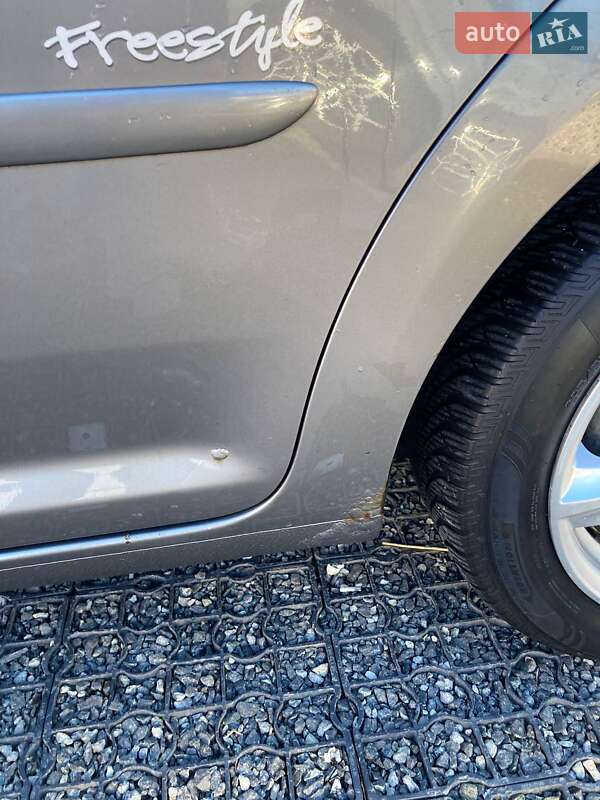 Минивэн Volkswagen Touran 2009 в Николаеве