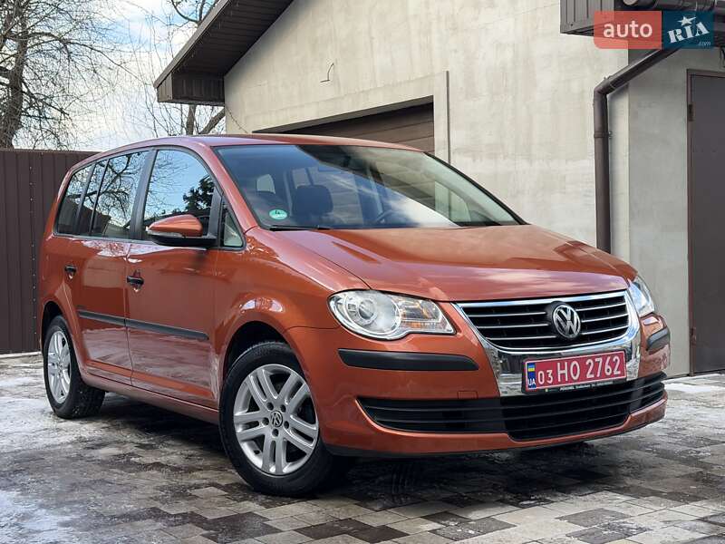 Минивэн Volkswagen Touran 2009 в Ровно