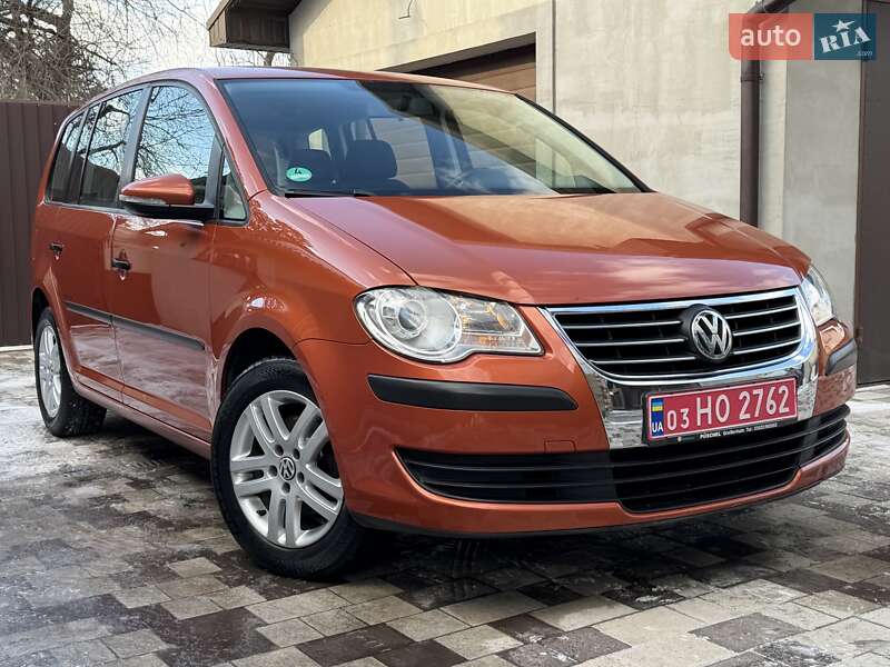 Минивэн Volkswagen Touran 2009 в Ровно