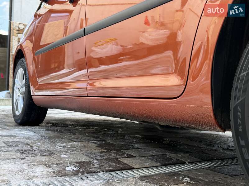 Минивэн Volkswagen Touran 2009 в Ровно