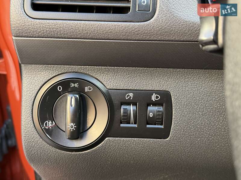 Минивэн Volkswagen Touran 2009 в Ровно