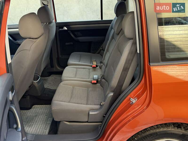 Минивэн Volkswagen Touran 2009 в Ровно