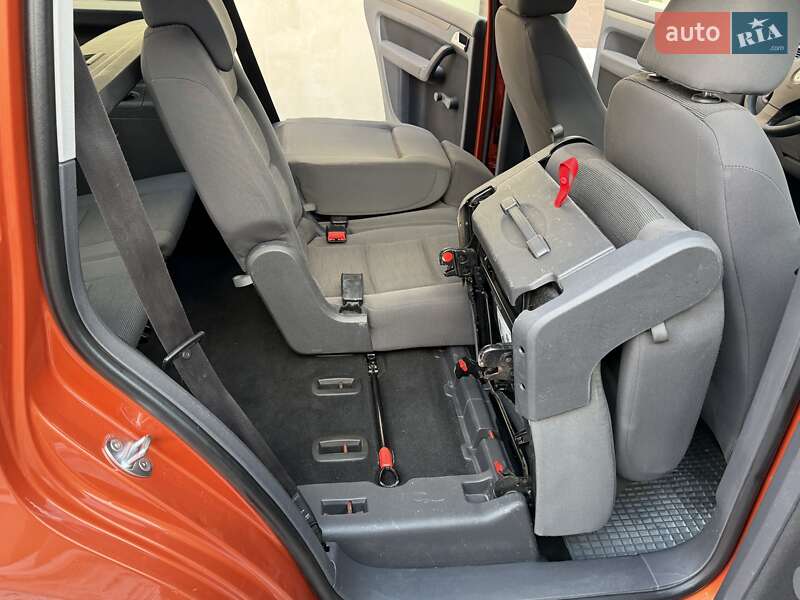 Минивэн Volkswagen Touran 2009 в Ровно