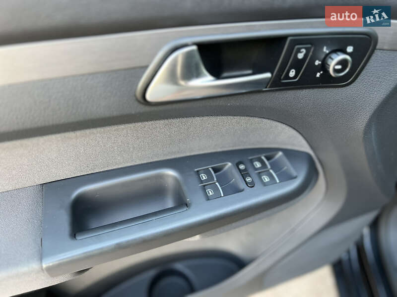 Минивэн Volkswagen Touran 2011 в Бердичеве фото 13 Минивэн Volkswagen Touran 2011 в Бердичеве