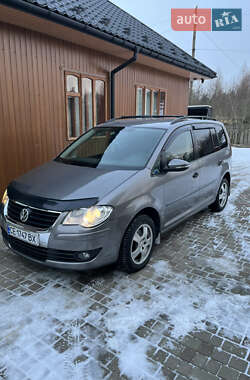 Мінівен Volkswagen Touran 2010 в Чернівцях