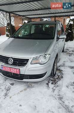 Мінівен Volkswagen Touran 2008 в Луцьку