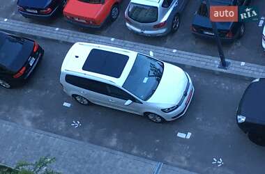 Минивэн Volkswagen Touran 2014 в Ирпене