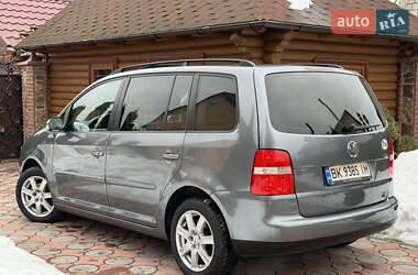 Минивэн Volkswagen Touran 2005 в Вараше