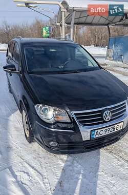 Минивэн Volkswagen Touran 2010 в Луцке