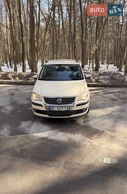 Минивэн Volkswagen Touran 2010 в Львове