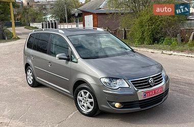 Минивэн Volkswagen Touran 2009 в Коростене