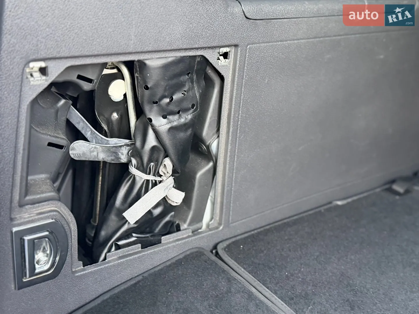 2010 Volkswagen Touran - мініатюра 51