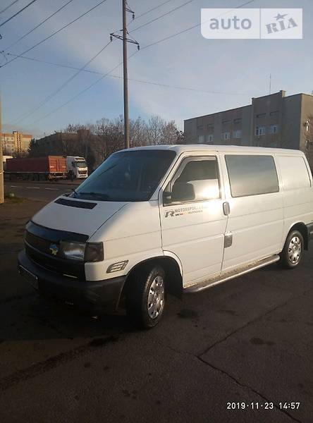 Вантажопасажирський фургон Volkswagen Transporter 2003 в Миколаєві