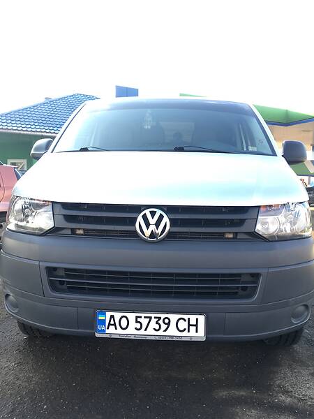 Вантажопасажирський фургон Volkswagen Transporter 2011 в Хусті