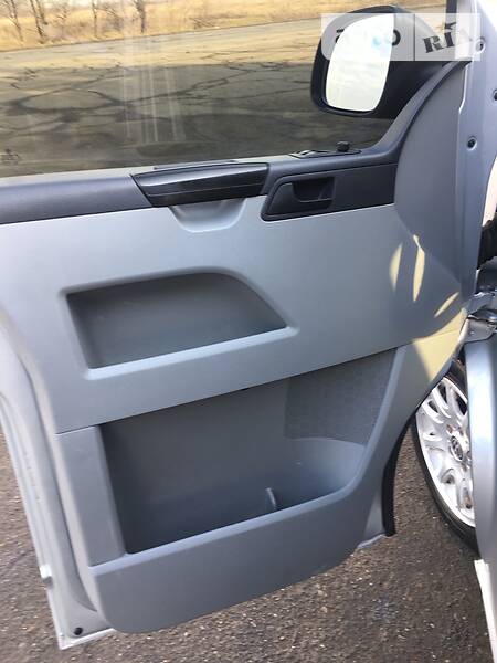 Вантажопасажирський фургон Volkswagen Transporter 2011 в Хусті