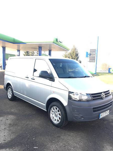 Вантажопасажирський фургон Volkswagen Transporter 2011 в Хусті