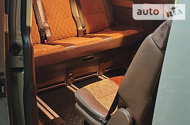 Вантажопасажирський фургон Volkswagen Transporter 2010 в 